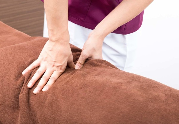massage-min.jpg